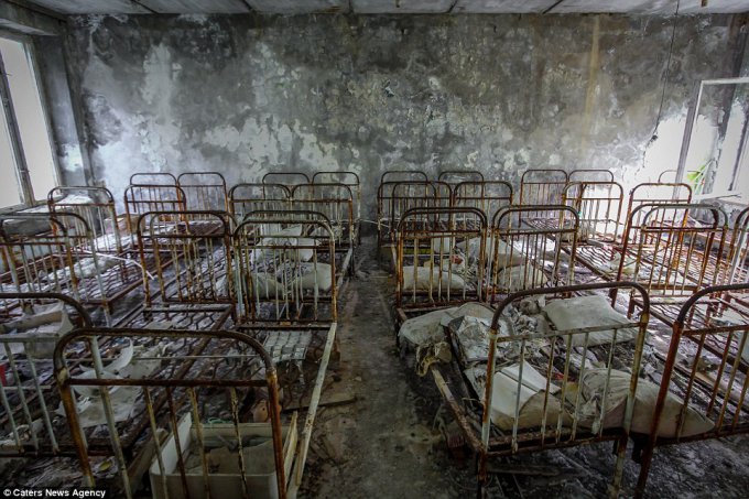 Заброшенная Припять спустя 30 лет после Чернобыльской аварии. Фото