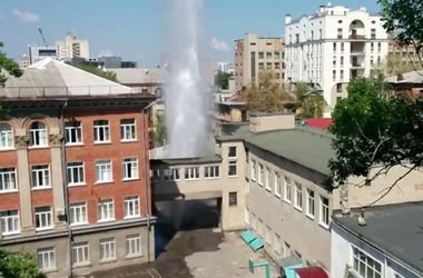 В харьковской школе заработал самый высокий в городе фонтан. Видео