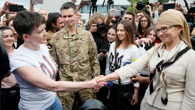 В Сети «потроллили» встречу Савченко и Тимошенко