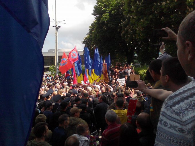 В Киеве произошел конфликт между участниками праздничного шествия