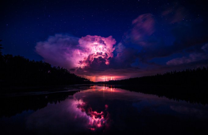 Захватывающая мощь гигантских молний глазами бесстрашных фотографов. Фото