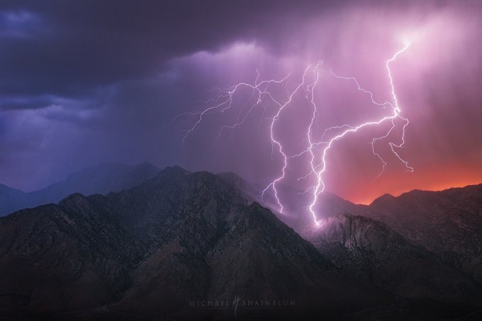 Захватывающая мощь гигантских молний глазами бесстрашных фотографов. Фото