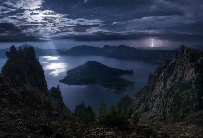 Захватывающая мощь гигантских молний глазами бесстрашных фотографов. Фото