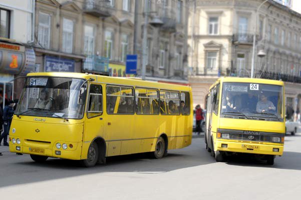 Во Львове маршрутчики объявили бессрочную забастовку