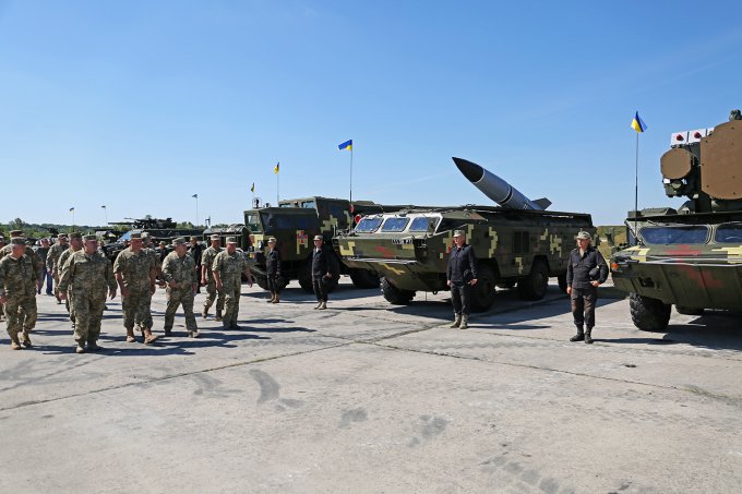 Министр обороны проверил готовность техники к параду на День независимости Украины. Видео