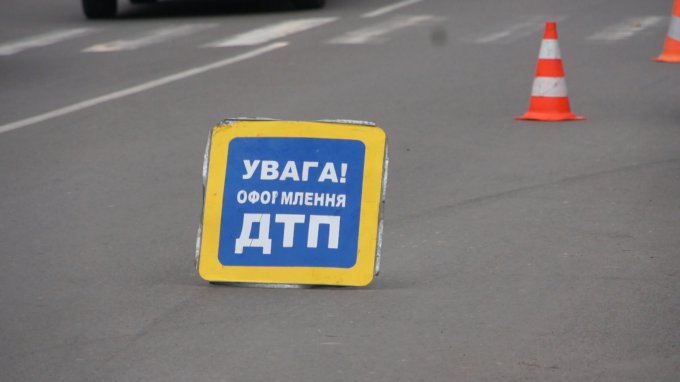 В Киеве грузовик сбил велосипедиста