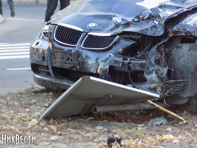 В Николаеве автомобиль сбил четырех человек