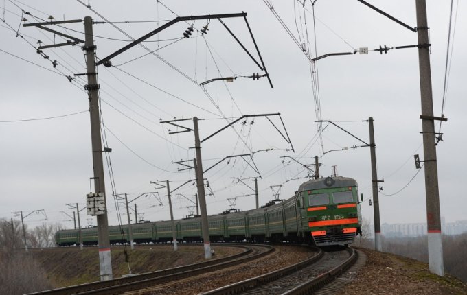 На Черниговщине электропоезд протаранил легковушку: есть погибшие  