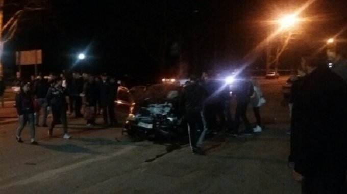 В Мелитополе таксист устроил "лобовое" ДТП и погиб