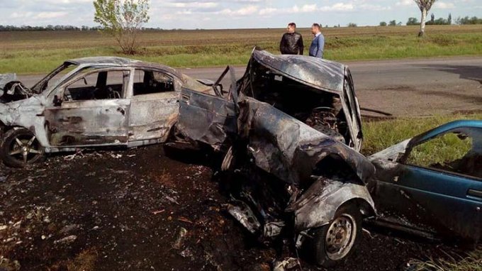 Смертельное ДТП на трассе под Донецком: 3 человека погибли