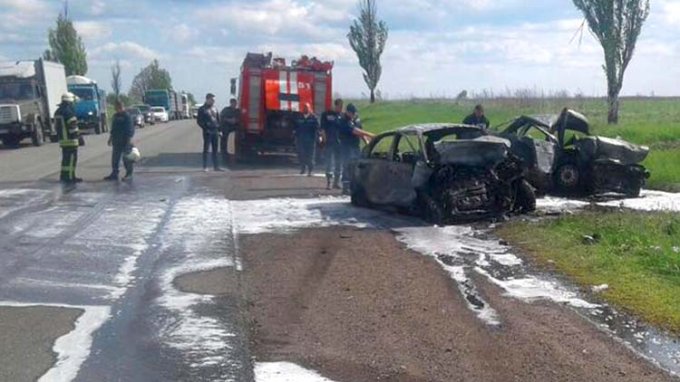 Смертельное ДТП на трассе под Донецком: 3 человека погибли