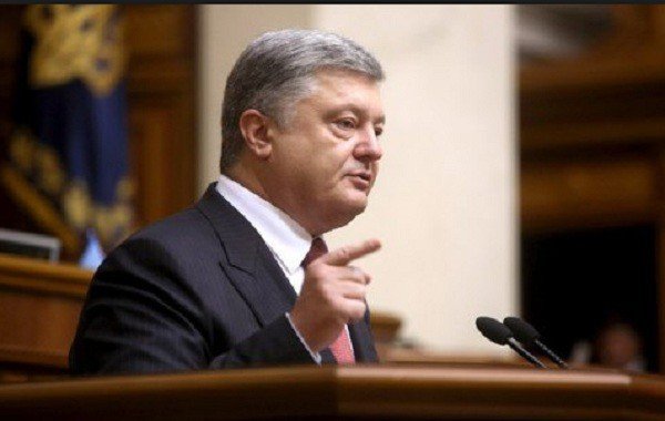 Депутатская неприкосновенность: Порошенко обратился с просьбой в Конституционный суд