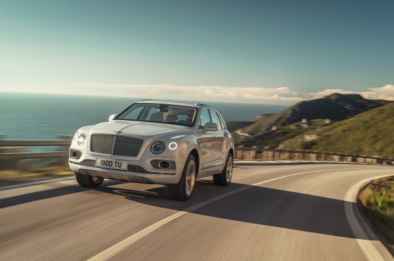 Bentley похвасталась первым гибридным внедорожником