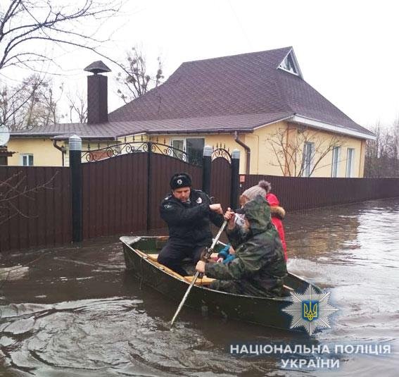 На Сумщине растаявший снег затопил затопил город