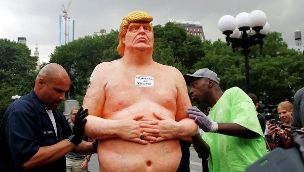 Статуя обнаженного Трампа ушла с молотка 