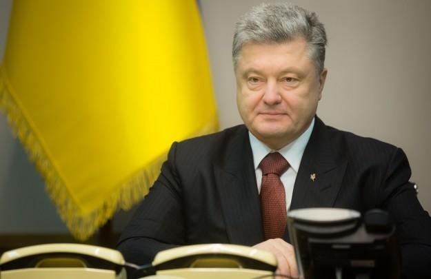 Порошенко присвоил звание «Мать-героиня» более тысячи украинкам