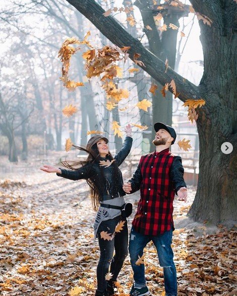 Влад Яма з дружиною взяли участь в осінній фотосесії