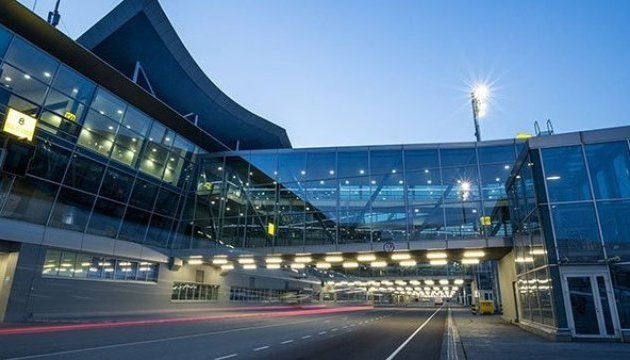 Новорічне ЧП в аеропорту «Бориспіль»: впала ялинка
