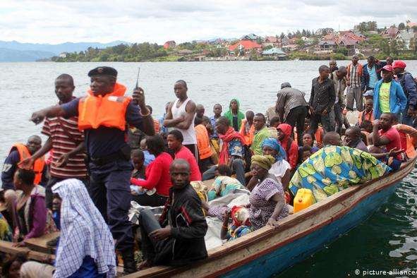Трагедія на озері: біля Конго потонуло судно, багато жертв
