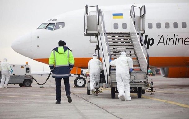 Літак с евакуйованими з КНР прибув у Харків