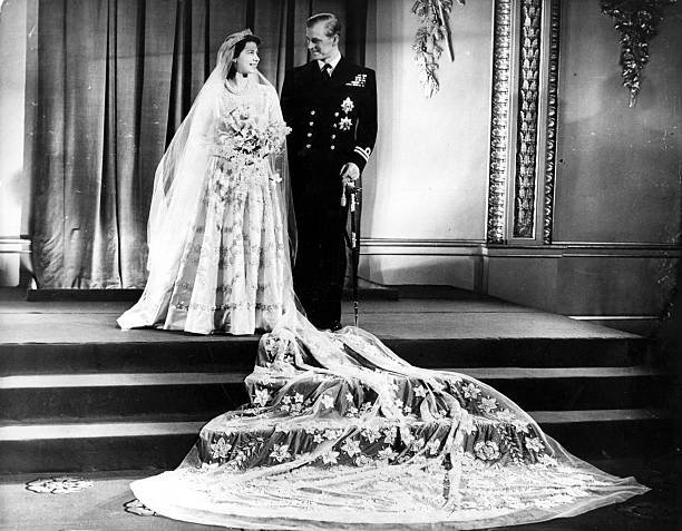 Єлизавета II та принц Філіп відзначили річницю весілля романтичним знімком. Фото