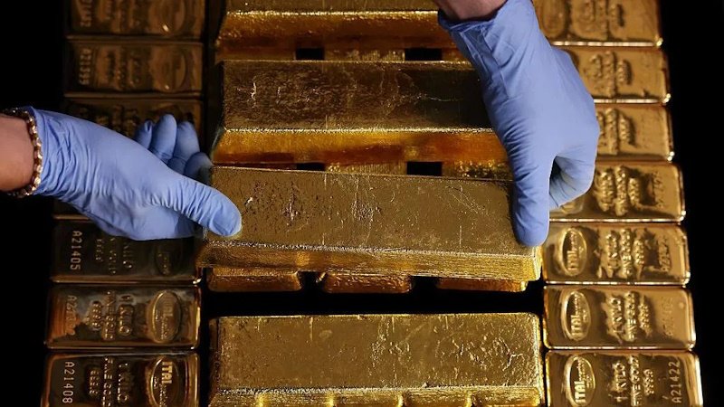 Золото преодолело отметку в $4000 за унцию