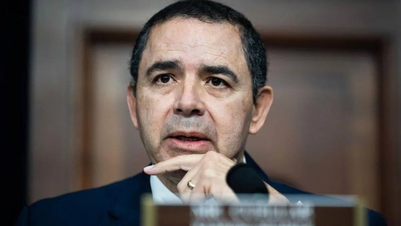 Трамп раскритиковал конгрессмена Куэльяра за отказ сменить партию после помилования